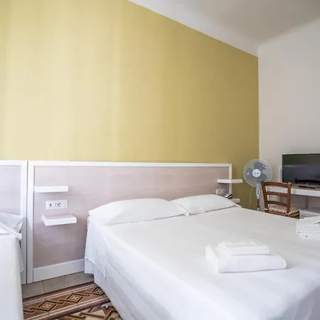 Albergo Centrale Готель 2*